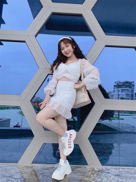 Soi cận nhan sắc của 3 hot girl Tik Tok mới 17 tuổi Liệu có đẹp xuất sắc như trên clip Tinmoi