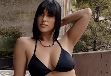 Claudia Ruggeri in bikini curve da urlo Ecco chi è la star di Avanti