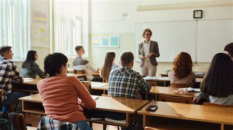 Se Ofertan Plazas De Empleo Fijo En Los Colegios De Esta Comunidad