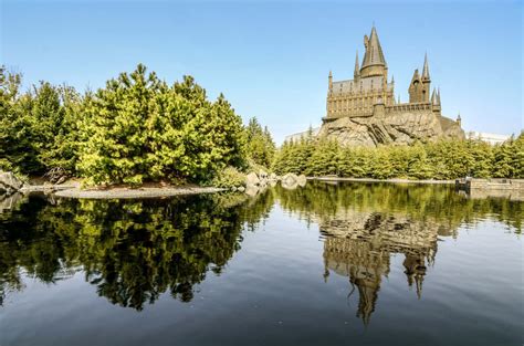 Download An Enchanting View Of The Hogwarts Lake Wallpaper