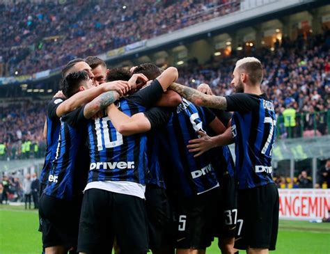 Serie A Inter Genoa 5 0 I Nerazzurri Agganciano Il Napoli