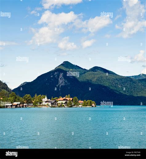 small lakeside town  walchensee  lake walchensee bavaria