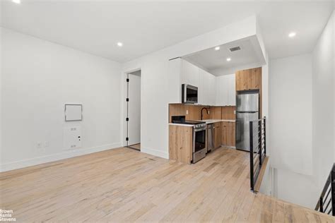 147 Stanhope St Brooklyn Ny 11221 Townhome Rentals In Brooklyn Ny