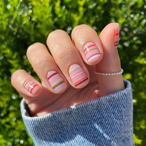 Colorful Line Nude Short Squoval Press On Nails Nagels
