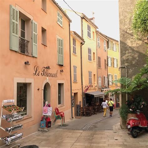 Bormes les Mimosas Das zauberhafte Dorf an der Côte dAzur Cote d