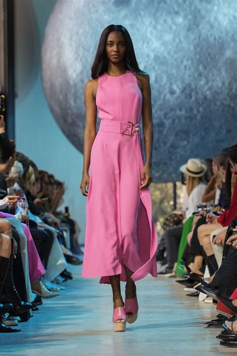 Pin by Veta on 2024 | New york fashion week street style, Gorgeous ...