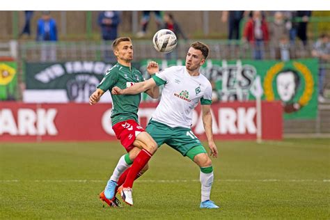 Vfb L Beck Gegen Werder Ii In Rot Gr N