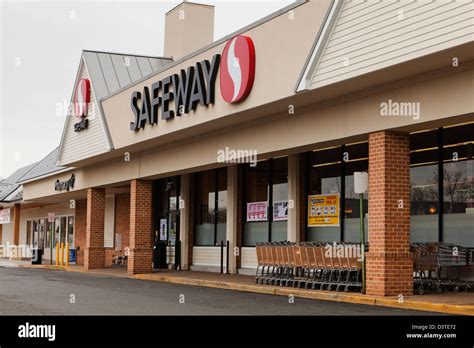Safeway Supermarket High Resolution Stock Photography and Images - Alamy
