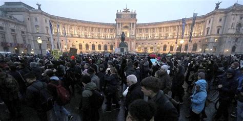 Protest Gegen Regierung In Sterreich Zehntausende Gegen Schwarz Blau