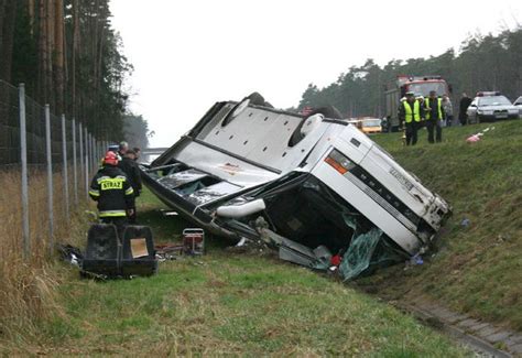 Po Wypadku Autokaru Autostrada A Ju Przejezdna Dziennik Pl