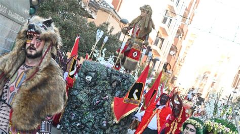 Récord para el desfile de carrozas y comparsas de Valdepeñas 1 500