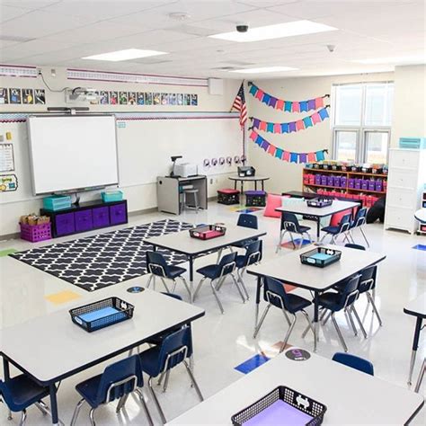 Teaching With My Classroom Calendar Classroom Makeover Small Classroom Setup Elementary