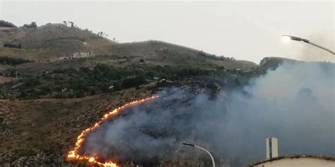 Caldo E Incendi In Sicilia Roghi Nel Palermitano E Nel Trapanese E