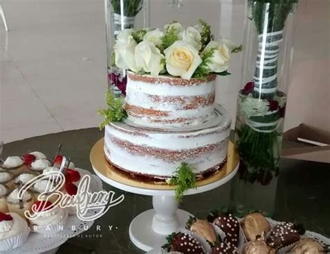 Naked Cake De Vainilla Y Arequipe Decorado Con Flores Naturales Cake De Arequipe Ponques