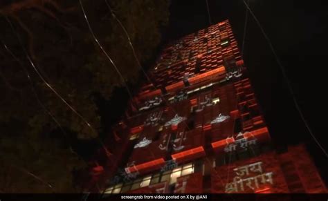 Mukesh Ambani's Antilia Shines for Ayodhya Temple Event - News Se Aray ...