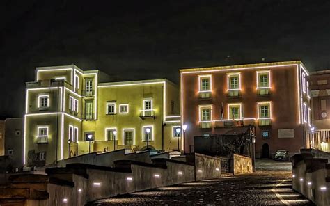 Natale Di Pozzuoli Con Ruota Panoramica E Pista Di Pattinaggio