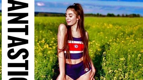 Hot Sexy Elizabeth LiSi Bikini Pics