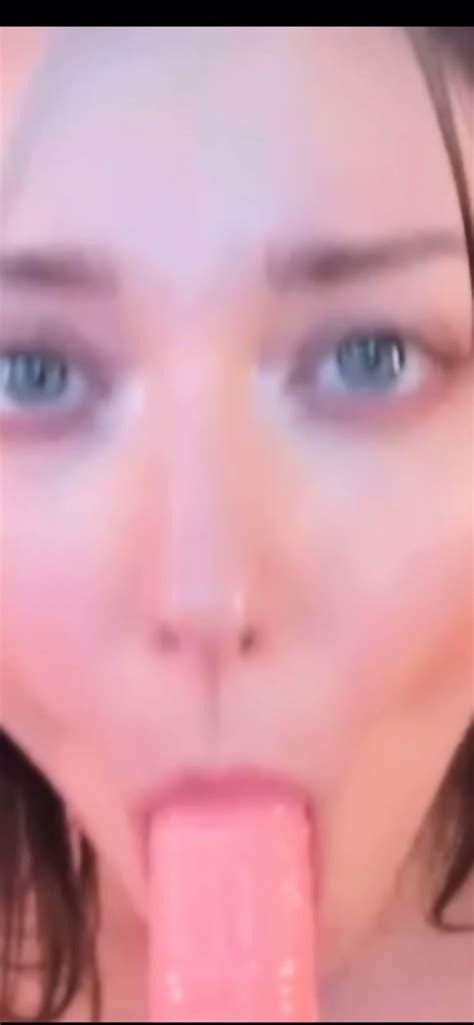 Uwuxo Webcam Dildo Blowjob