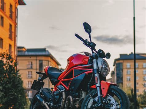 Купить б у Ducati Monster 797 инжектор 6 передач в Москве красный naked bike 2017 года на Авто