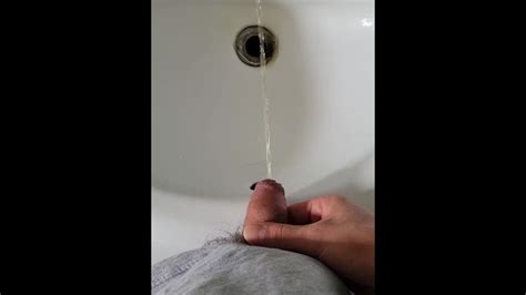 早上在水槽里撒尿 Pornhub Gay