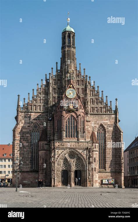 Frauenkirche la iglesia de Nuestra Señora en Nuremberg Hauptmarkt