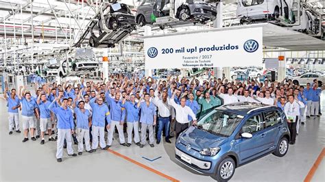 Fábrica da Volkswagen em Taubaté celebra 200 mil up produzidos Guia