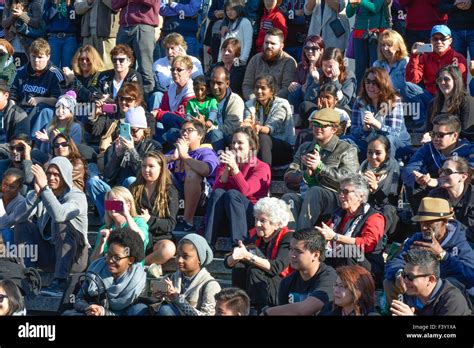 Diverse crowd hi-res stock photography and images - Alamy