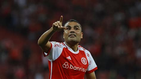 Gabriel Mercado Zagueiro Do Internacional Passa Por Cirurgia No Joelho