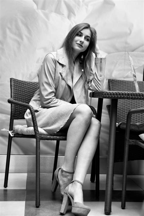 Slim Girlfriend Amelia Gin Exposes Her Nice Tits And Tasty Twat While