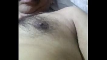 Tío peludo con bigote mostrando sus tetas lechosas XVIDEOS