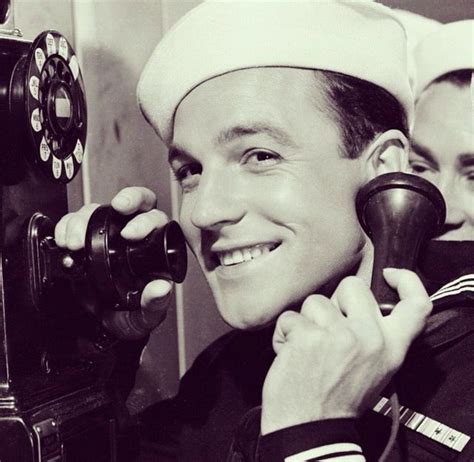 Gene Kelly in "Anchors Aweigh" (1945) | Gene kelly, Frank sinatra, Sinatra