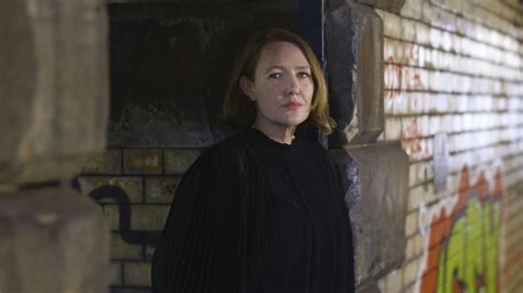 Paula Hawkins Regresa Con La Hora Azul