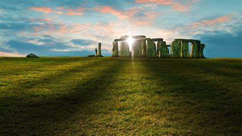 Private Sunrise or Sunset Viewing of Stonehenge with Bath & Lacock