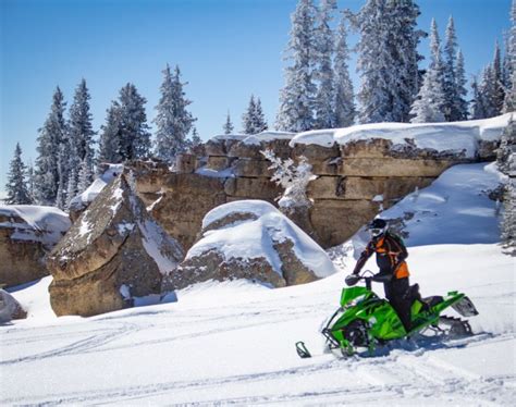 Wyoming Snowmobiling Spots to Explore During Winter