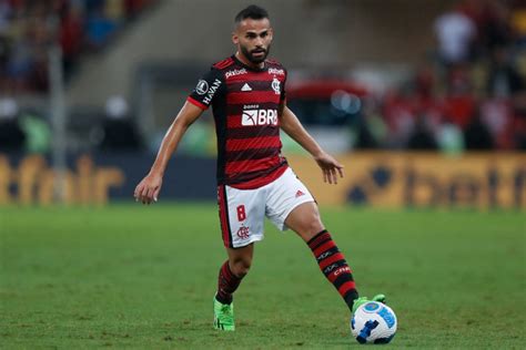 De Torcedor Para Titular Thiago Maia Lembra V Deo Viral E Mira T Tulo