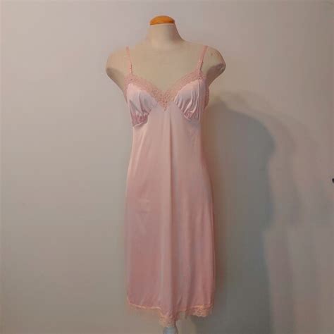 1950s60s Kayser Pink Nylon Full Slip With Lace Trim Gem