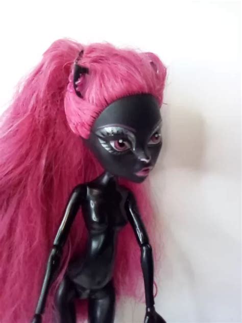 Mattel Monster High Catty Noir Black Cat Singer Wishes Rare Pink