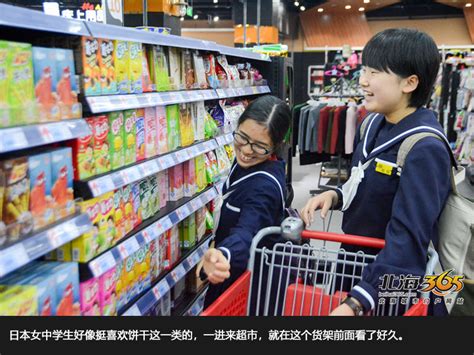 日本学生妹来北海逛超市，居然买了这些东西令人惊讶！