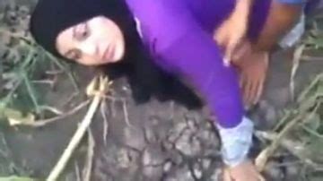 Une musulmanne française baisée dehors Porn