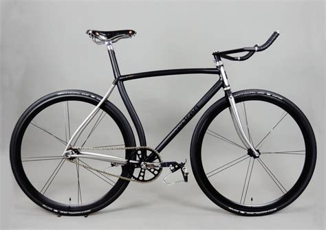 Fixie Descubre 10 Ideas De Naked Bikes En Este Tablero De Pinterest Bicicletas Zapatos