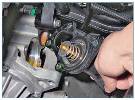 Checking and removing the thermostat in a Ford Focus 2 car