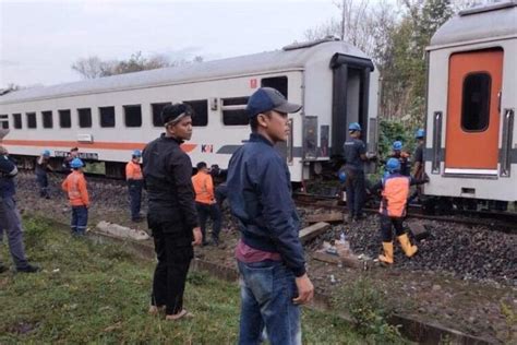 Ka Siantar Medan Anjlok Di Dolok Batu Nanggar Proses Evakuasi Jam