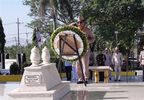 Pimpin Hut Ke Proklamasi Kemerdekaan Gubernur Tentara Alri Paman