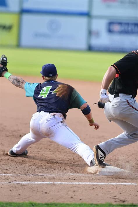 Gay Ball On Twitter First Baseman Shows Off His Ass Nicely Https T Co SFCWD AmM Twitter