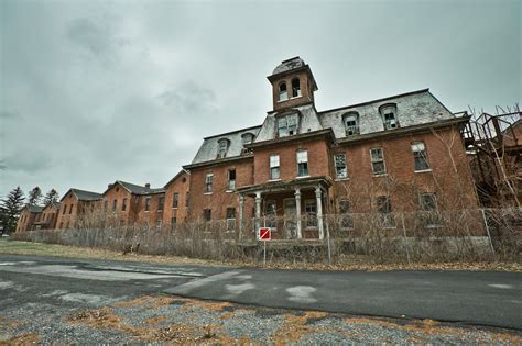 abandoned haunted asylums