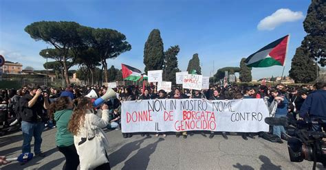 Marzo Al Via Il Corteo Non Una Di Meno Migliaia In Marcia