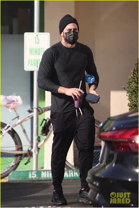 Jake Gyllenhaal Looks Buff in New Photos After a Wednesday Workout ...