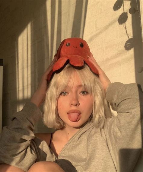 Pin by 𝕹𝖎𝖆 on 𝕴𝖈𝖔𝖓𝖘 Short blonde hair Short hair haircuts Hair inspiration