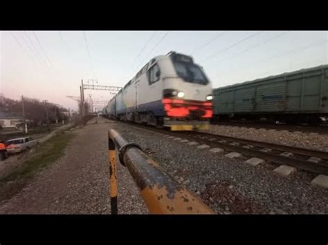 Грузовой нечетный KZ8a-0046 и четный грузовой ВЛ80с-493 - YouTube