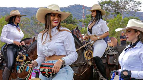 Incre Ble Cabalgata De Mujeres En Trujillo Valle Colombia